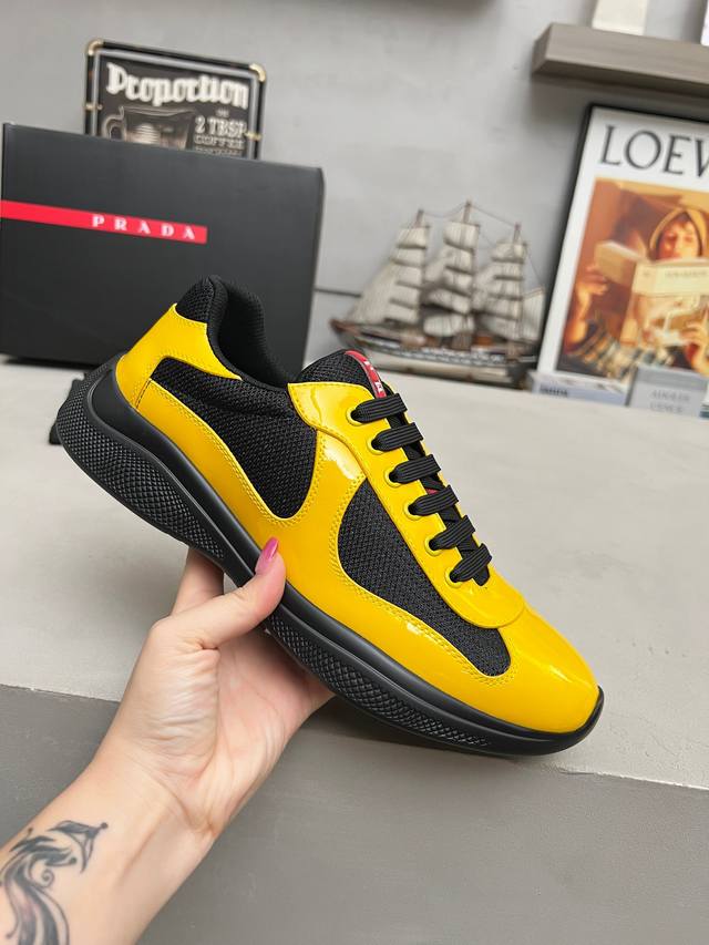 普拉达Prada顶级版运动鞋 鞋面进口飞织面料拼接漆皮， 羊皮内里+牛皮踮脚， 耐磨防滑轻便大底， 男女同款： 码数：35-47码， 46.47定做