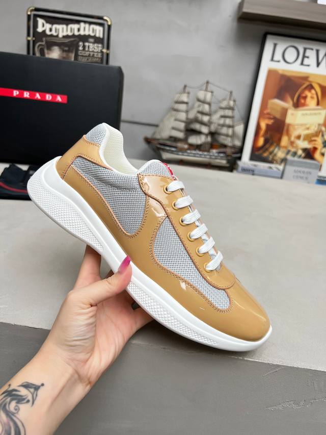 普拉达Prada顶级版运动鞋 鞋面进口飞织面料拼接漆皮， 羊皮内里+牛皮踮脚， 耐磨防滑轻便大底， 男女同款： 码数：35-47码， 46.47定做