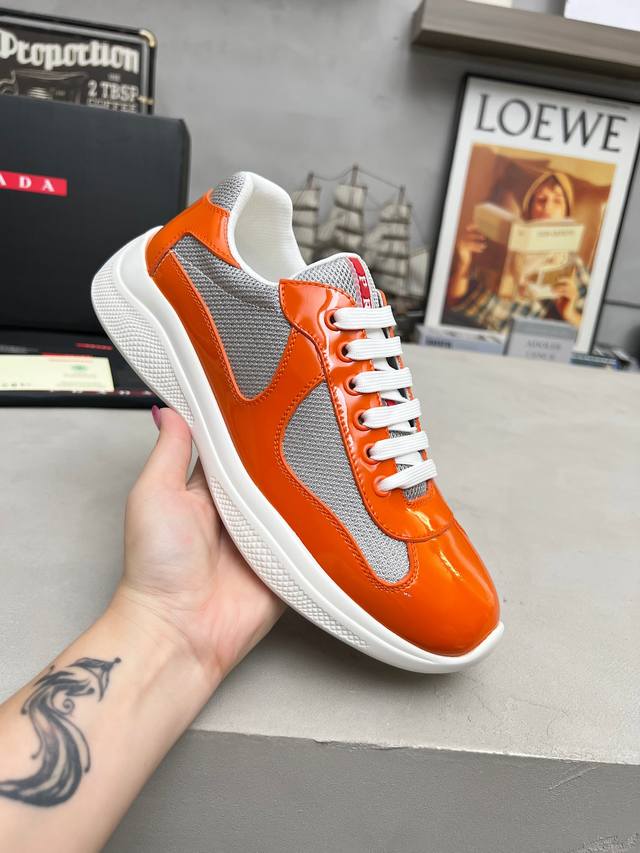 普拉达Prada顶级版运动鞋 鞋面进口飞织面料拼接漆皮， 羊皮内里+牛皮踮脚， 耐磨防滑轻便大底， 男女同款： 码数：35-47码， 46.47定做