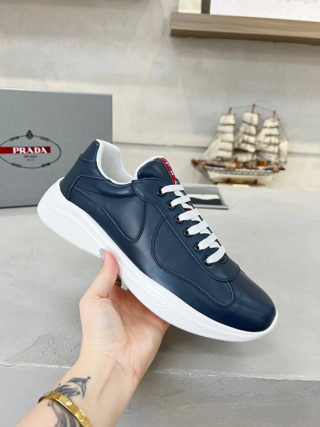 普拉达Prada顶级版运动鞋 鞋面进口飞织面料拼接漆皮， 羊皮内里+牛皮踮脚， 耐磨防滑轻便大底， 男女同款： 码数：35-47码， 45.46.47定做