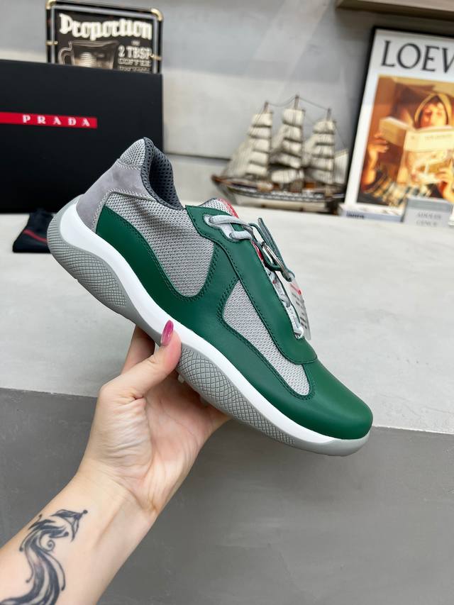 普拉达Prada顶级版运动鞋 鞋面进口飞织面料拼接漆皮， 羊皮内里+牛皮踮脚， 耐磨防滑轻便大底， 男女同款： 码数：35-47码， 46.47定做