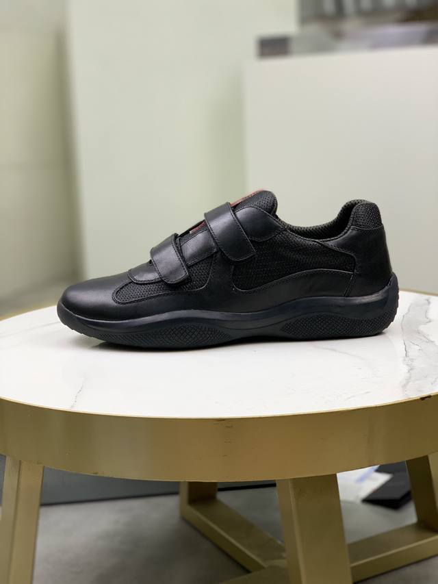 普拉达Prada顶级版运动鞋 鞋面进口飞织面料拼接漆皮， 羊皮内里+牛皮踮脚， 耐磨防滑轻便大底， 男女同款： 码数：35-47码， 46.47定做