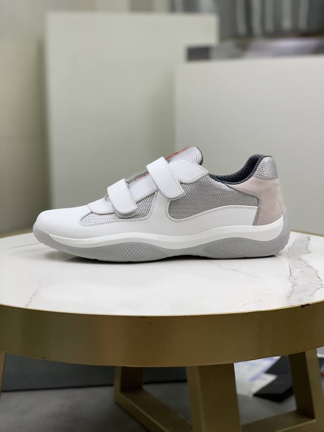 普拉达Prada顶级版运动鞋 鞋面进口飞织面料拼接漆皮， 羊皮内里+牛皮踮脚， 耐磨防滑轻便大底， 男女同款： 码数：35-47码， 46.47定做