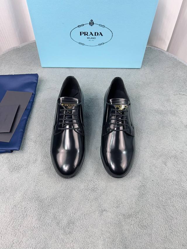 普拉达早春单鞋系列 面：进口开边珠、漆皮、牛皮 里：进口羊皮，原版贴标垫脚 底：原版1:1真皮大底 码数：35-40 34、40、41订做不退换