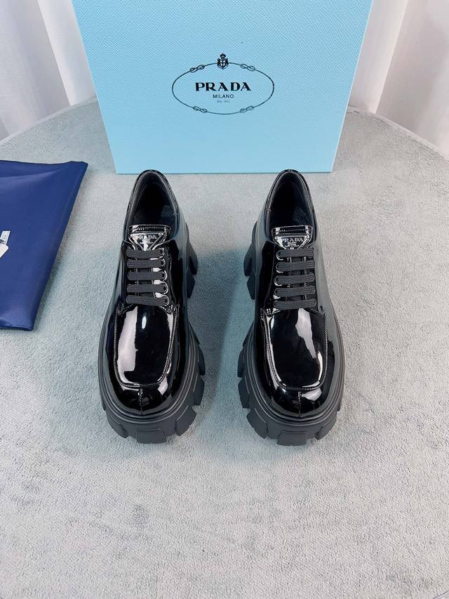 普家金典升级款 面：进口开边珠、牛漆皮 里：丝绸羊皮里、垫脚 底：原版 Tpu发泡大底 码数：35-41