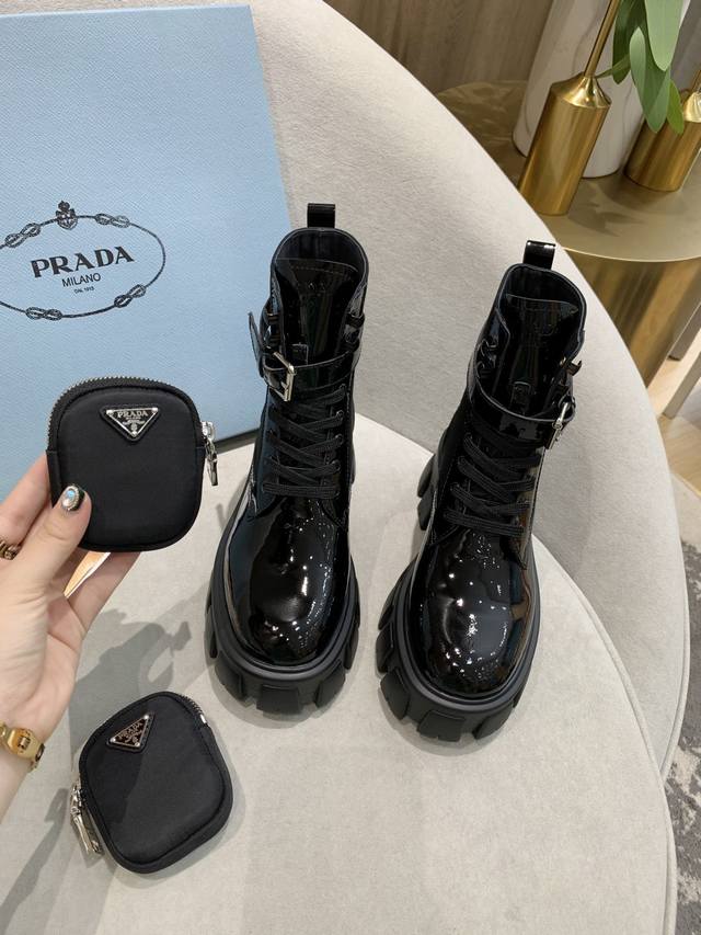 火爆普拉达 Prada 市面上最高版本原版1:1复制 鞋面：进口头层亚光开边朱+防水尼龙布面，高光头层牛漆皮+丝绸头层羊皮里+鞋面全部油边工艺 可以对比原版 大