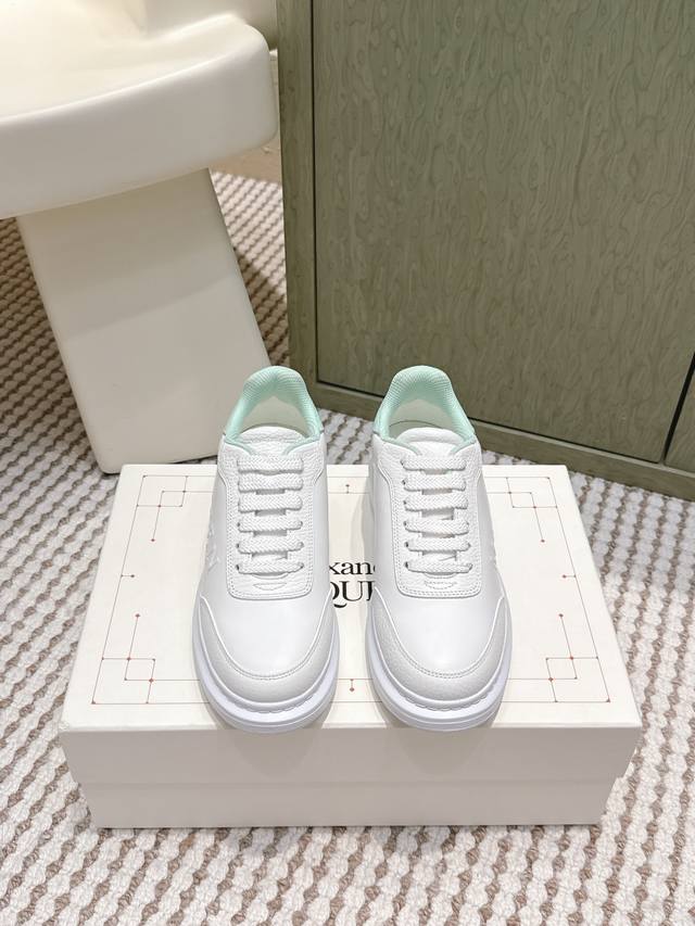 情侣款 男10 松糕厚底鞋 全新系列上新 全新时髦精必备，颜色不断更新 ★大货即Zp精致细节放大看原版开模 顶级版本代购级别打造★ 材质：原厂进口小牛皮鞋面粒面