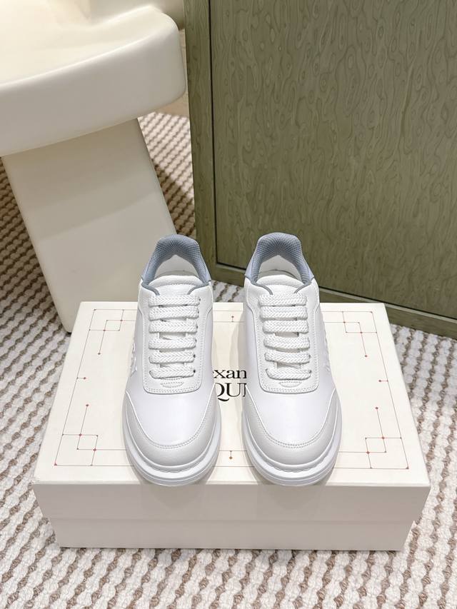 情侣款 男10 松糕厚底鞋 全新系列上新 全新时髦精必备，颜色不断更新 ★大货即Zp精致细节放大看原版开模 顶级版本代购级别打造★ 材质：原厂进口小牛皮鞋面粒面