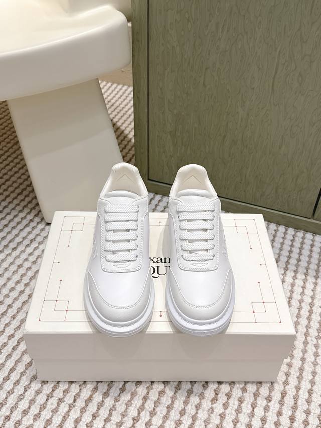 情侣款 男10 松糕厚底鞋 全新系列上新 全新时髦精必备，颜色不断更新 ★大货即Zp精致细节放大看原版开模 顶级版本代购级别打造★ 材质：原厂进口小牛皮鞋面粒面