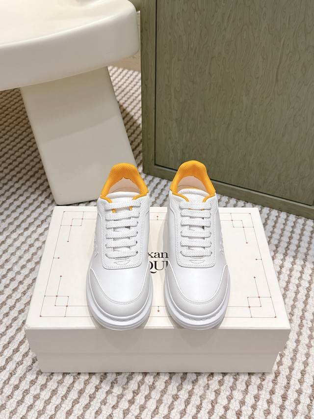 情侣款 男10 松糕厚底鞋 全新系列上新 全新时髦精必备，颜色不断更新 ★大货即Zp精致细节放大看原版开模 顶级版本代购级别打造★ 材质：原厂进口小牛皮鞋面粒面