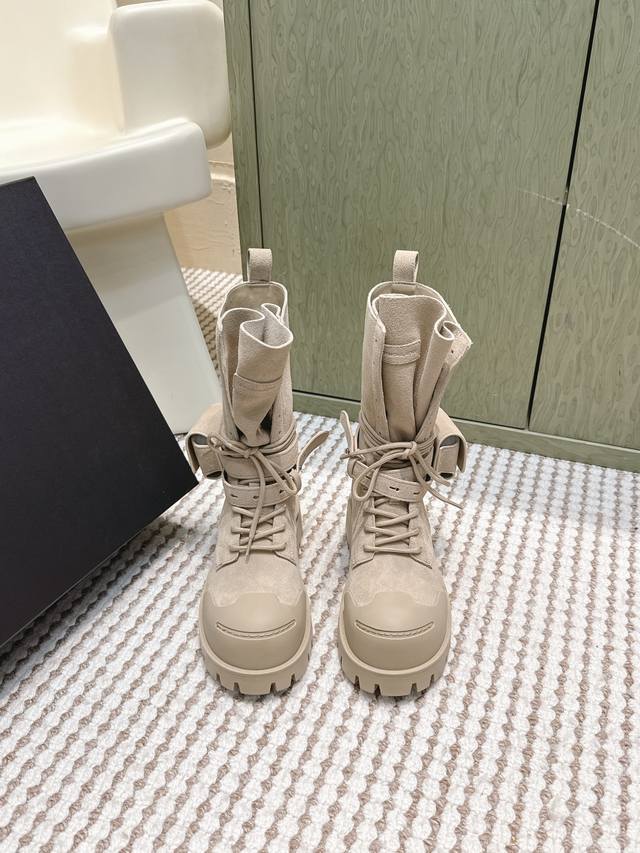 代购级 Dymalnotpy 2025Vs秋季最新网红爆款靴子 Dymalnotpy一直热度不减松糕厚底，显高，显瘦，超多网红明星在穿，甜酷女孩的最爱 方鞋头，