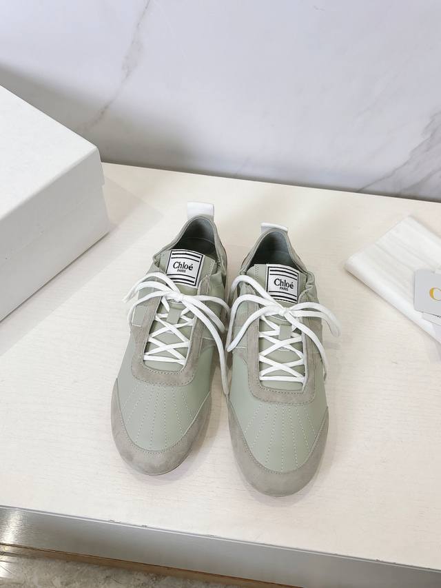 Chloe蔻依高帮经典超级舒服德训鞋 P 克洛伊平底休闲鞋原版私模高密度超级舒服跑步鞋，配上后掌位置挖槽填充牛皮小垫网红爆款，顶级休闲度假系列大咖网红一致追求此