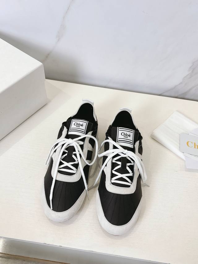 Chloe蔻依高帮经典超级舒服德训鞋 P 克洛伊平底休闲鞋原版私模高密度超级舒服跑步鞋，配上后掌位置挖槽填充牛皮小垫网红爆款，顶级休闲度假系列大咖网红一致追求此