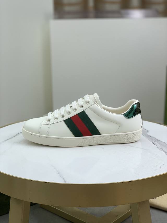 工厂p价p 实价 顶级版本 古奇情侣款小白鞋 Gucci 』古奇 Ace Sneakers小白鞋再次颠覆了传统小白鞋的设计N多明星有演绎过 呼应品牌的经典色 材