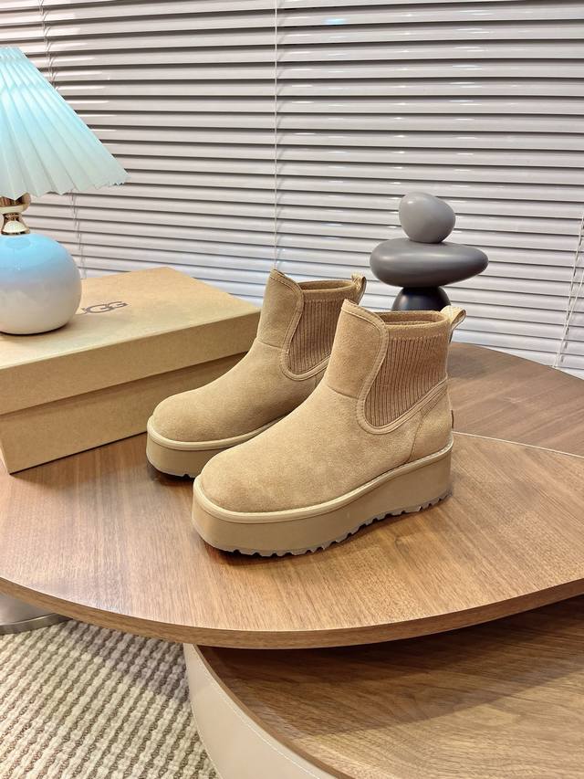 Ugg 女款Size :35-40，可订41 上新Ugg城市方克靴 切尔西款 材料：牛皮反绒，羊皮毛，强力橡筋， 大底：Eva生胶底片耐磨 跟高5厘米 官网同步