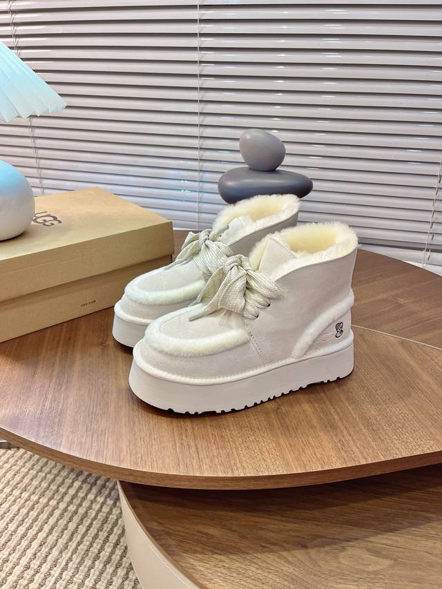 Ugg 女款Size：35-40 爆款出货多巴胺两穿雪地靴毛毛鞋 后跟帮面可下翻，色彩多姿，彩色组合底搭配不同颜色鞋面+毛条上脚完美舒适 大底-四层组合彩色发泡