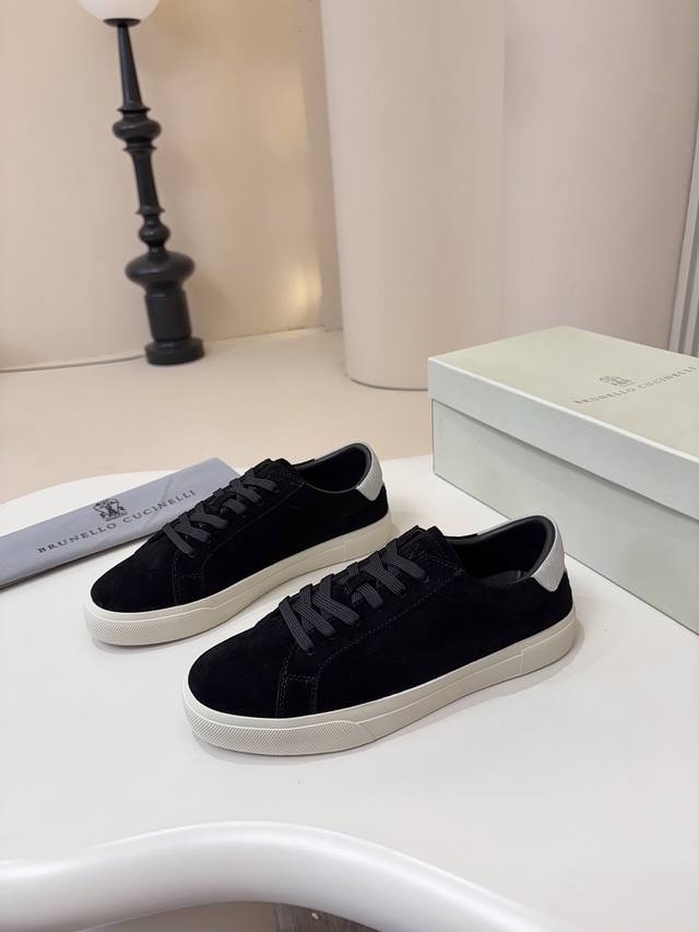 Bc 男款 Size：39-44 38.45.定做 2025Brunello Cucinelli Bc绒面革胶底鞋这款运动鞋｜选用高品质的珍贵绒面革制作而成｜融