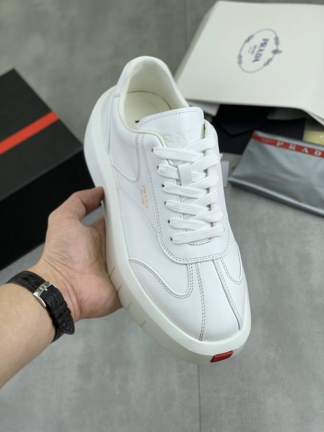 工厂p价p 实价 顶级版本 官网爆款上市， 潮牌 普拉达prada 主推爆款，前卫百搭时尚男鞋私版开模，牛皮面拼接1：1..时尚干脆、原版进口牛皮内里牛皮垫脚；