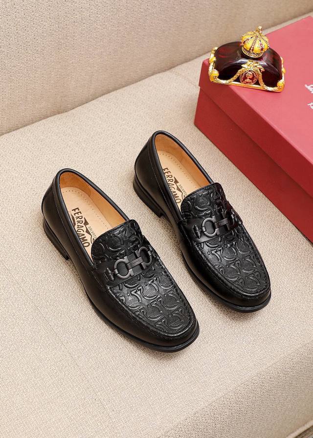 商品商标:Ferragamo 菲拉格慕 休闲皮鞋 正码码数: 38-44 45订制 商品材料:精选 进口小牛皮压花鞋面+经典五金扣,进口水染牛皮内里。强烈立体视 商品商标:Ferragamo 菲拉格慕 休闲皮鞋 正码码数: 38-44 45订制 商品材料:精选 进口小牛皮压花鞋面+经典五金扣,进口水染牛皮内里。强烈立体视