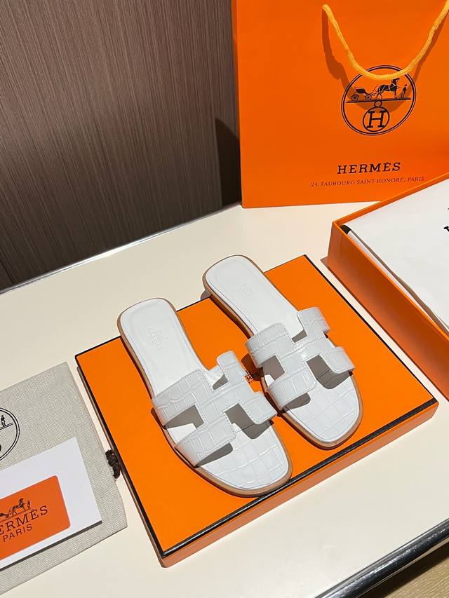 代购级 爱马仕 Hermes 2025春夏新色经典款 Oran 拼色工字拖女鞋 H家粗跟圆头露趾果冻色凉拖鞋 材质：鞋面进口石头纹牛皮+水染牛皮内里+意大利真皮