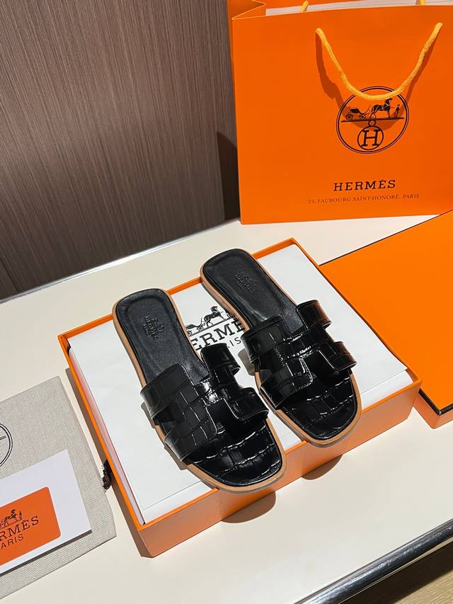 代购级 爱马仕 Hermes 2025春夏新色经典款 Oran 拼色工字拖女鞋 H家粗跟圆头露趾果冻色凉拖鞋 材质：鞋面进口鸵鸟纹牛皮+水染牛皮内里+意大利真皮