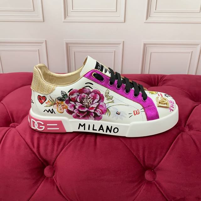 Dg* 女款-Size ：35-41 高端版本 高质量 品牌大底Dolce & Gabbana 2025新款 顶级版本 高端质量 独家精工定制上市 品牌字母工艺