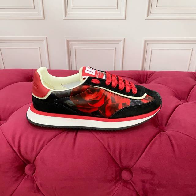 Dg* 女款-Size ：35-41 高端版本 Dolce & Gabbana 2025新款 历经半年的原版调试 慢工出细活才能做出很有特色的凹占商标 立体工艺