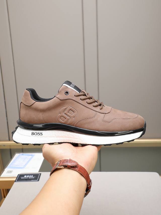Boss 时尚顶级潮牌，一款能驾驭各种风格男鞋，鞋面由多种材质拼接而成，内里为进口网布，吸汗舒适，爆米花大底设计是重中之重-轻便.舒适。极度考验工艺要求:双色可