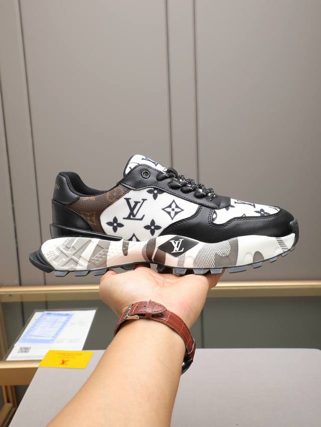 Lv 休闲运动鞋，透气舒适，行走方便，潮男百搭之款，范思哲专用材料拼小牛皮透气网布内里流行印花大底 运动跑步风，超级舒服。码数38-44 45定做