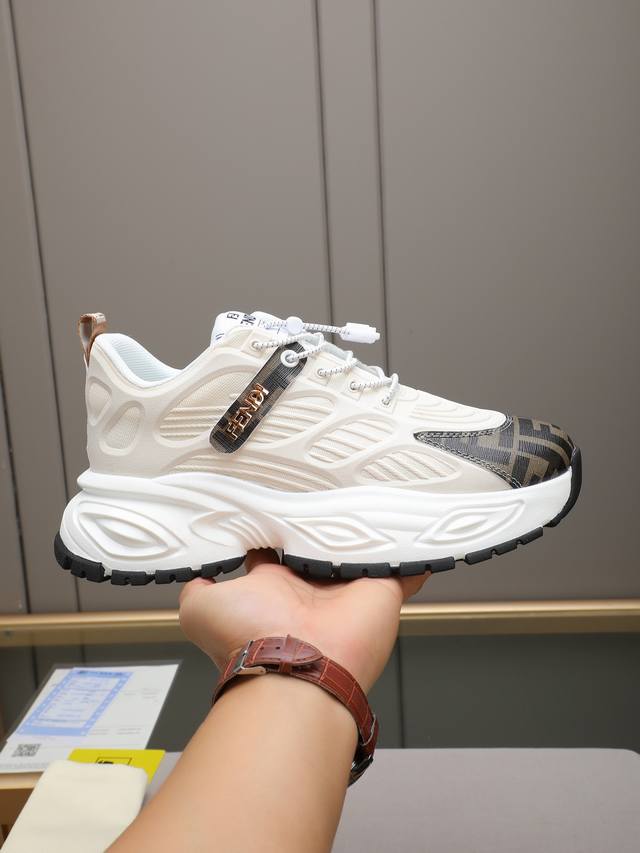 FD 时尚顶级潮牌，一款能驾驭各种风格男鞋，鞋面由多种材质拼接而成，内里为进口网布，吸汗舒适，发泡大底设计是重中之重-轻便.舒适。极度考验工艺要求:双色可选:3