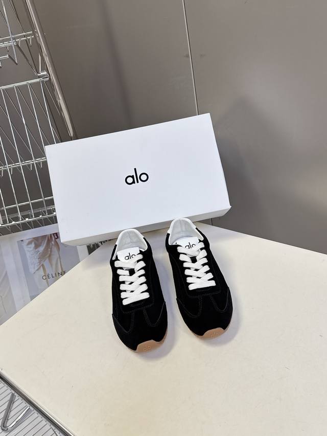 男女同款 Alo2025秋冬最新情侣款德训鞋 休闲鞋 美国瑜伽服品牌超火的Alo 欧美明星私服首选 这系列真的太好看了 牛津薄底的设计 上脚超级轻便舒服 暴走不