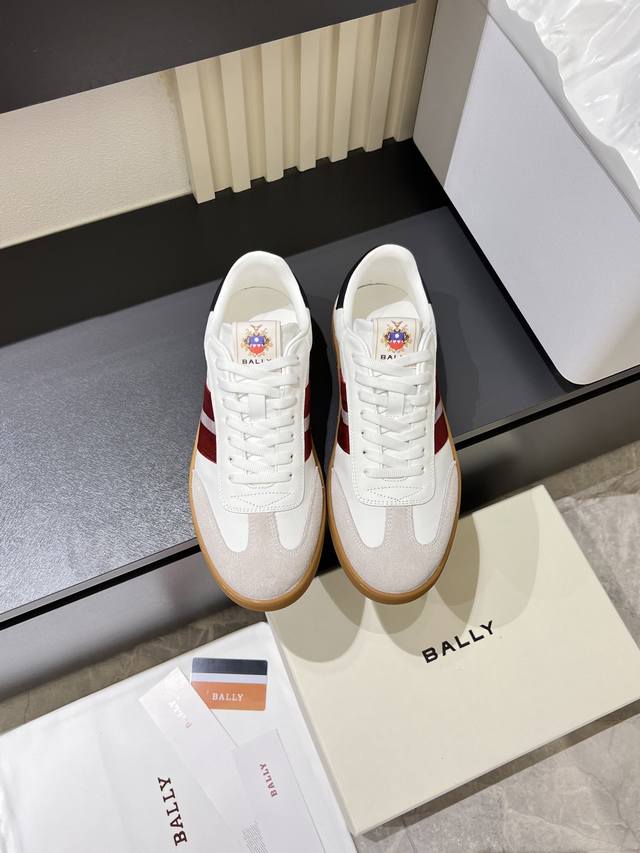 Bally巴利原厂货，男士春夏休闲运动鞋，专柜在售新款，采用进口牛皮鞋面，面料柔软细腻舒适透气，手工缝线工艺，包边细节，牛皮内里垫脚，搭配新款V底橡胶组合大底，