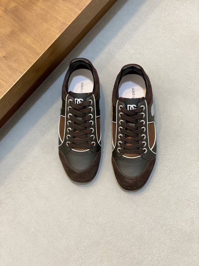 Dolce&Gabbana Dg Cushion 小牛皮滑板鞋｜点缀 Dg 徽标｜轻便、抓地力强的Tpu双色外底采用创新设计 提供卓越性能｜提花标签则增添隽永型