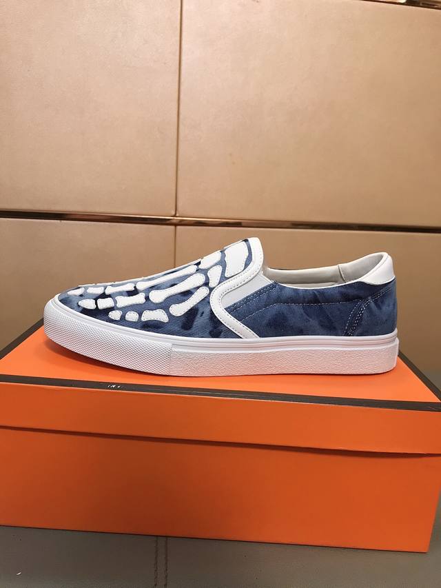 工厂p价 Amiri 骨头鞋顶级代购男士专柜同步发售，牛皮搭配5D动感设计风格，头层牛皮，搭配时尚潮流，进口小羊皮里，大底舒适透气，橡胶防滑，高端大气上档次，时