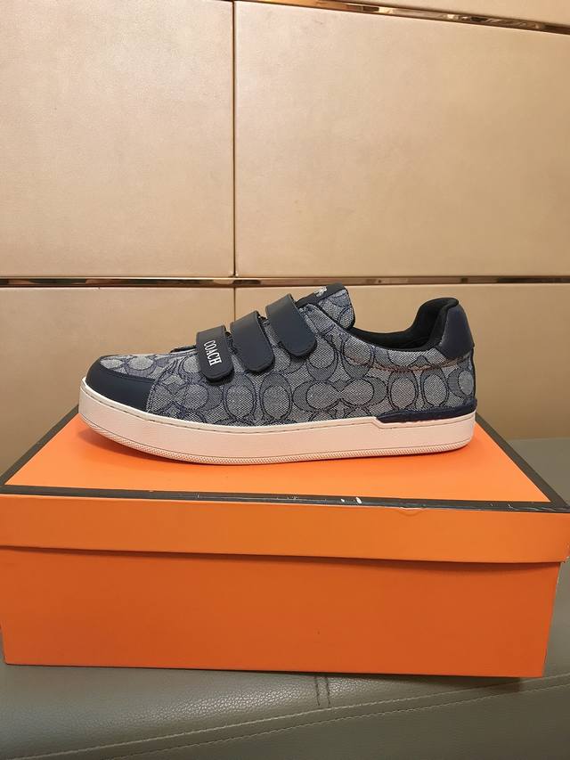 出厂价p Coach蔻驰 独家新款男士低帮休闲系带板鞋，休闲时尚百搭款,四季可穿！！板鞋可以说是每年最流行的一款鞋了，适合现在年轻人的潮流选择，这款休闲男鞋采用