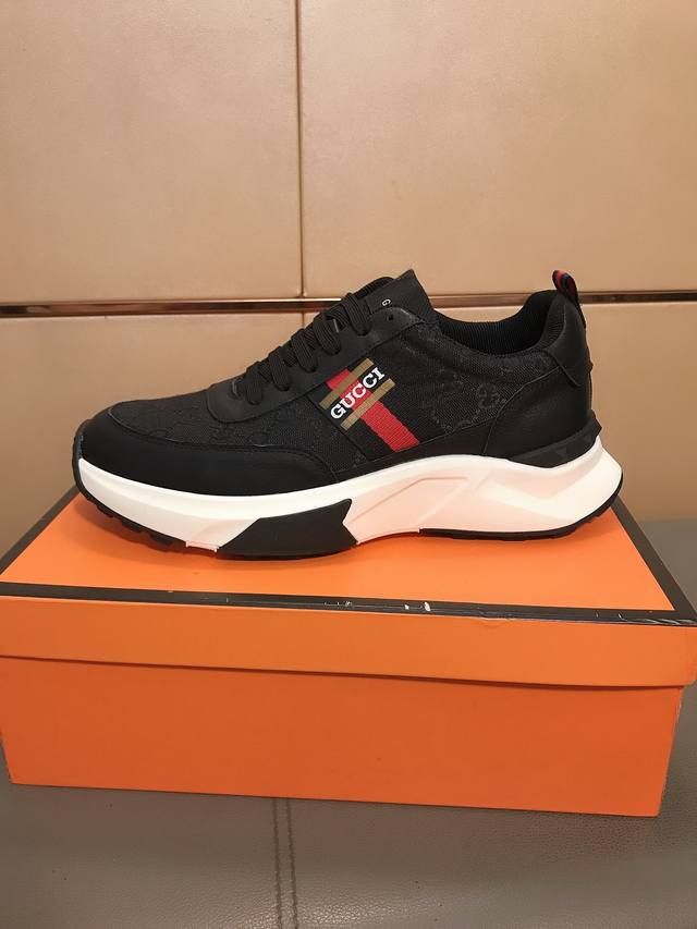 出厂价p Gucci 古奇 最新男士运动休闲鞋，高端男士百搭单品，进口牛皮+品牌印花面料，透气内里打造极简轻奢休闲鞋，专用耐磨大底，尽显低调奢华标准码38-44