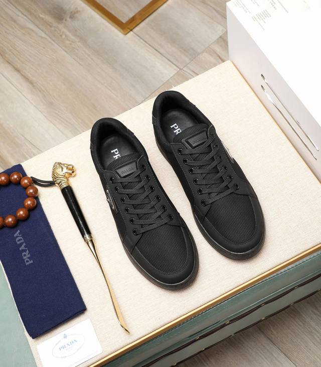 出厂价p prada 高端 普拉达 时尚爆款 鞋面进口优质小牛皮，休闲百搭，完美版型，真皮内里踮脚，极富个性与时尚韵味耐磨防滑轻便大底，时尚帅气，百搭休闲， 码