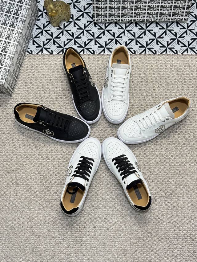 philipp plein-菲利普普来因 德国潮牌休闲款！牛皮设计！简单不单调，舒适度极佳！鞋面牛皮制造搭配原版五金扣，专柜新晋热卖版 ；内里采用牛里，舒适透气