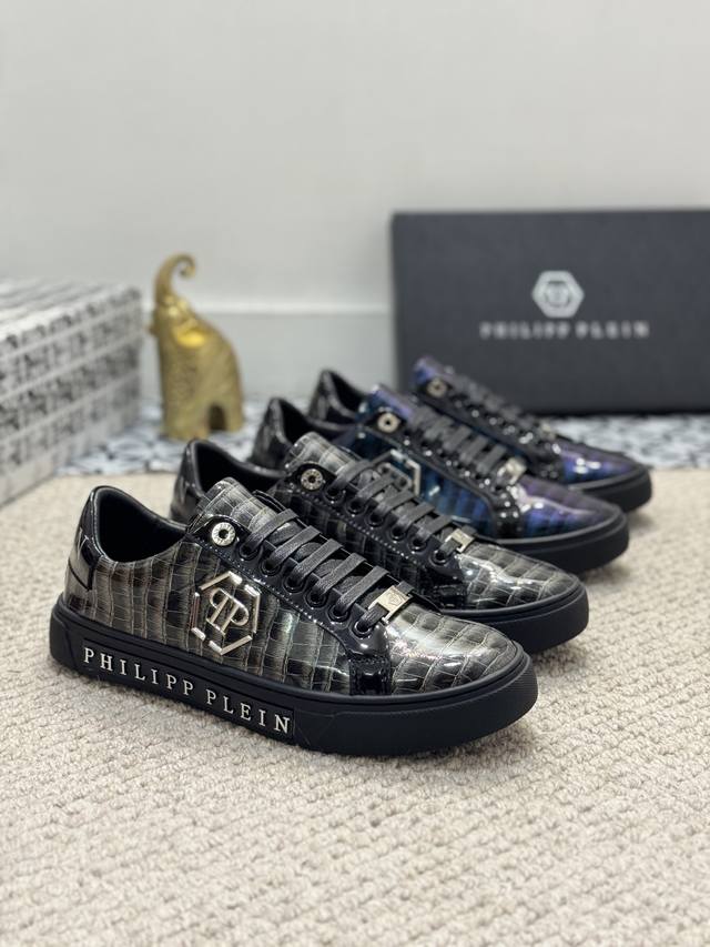 philipp plein-菲利普普来因 德国潮牌休闲款！牛皮设计！简单不单调，舒适度极佳！鞋面牛皮制造搭配原版五金扣，专柜新晋热卖版 ；内里采用羊里，舒适透气
