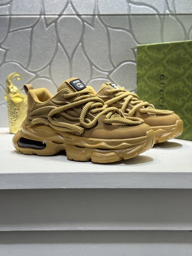 古奇！全球首发 鞋面采用牛皮拼接面料网布内里让行走更加便捷舒适！弹力十足独家新款惊世之作，质量相比美的1：1复刻 ！打造时尚个性衬托你的与众不同！潮男必备经典