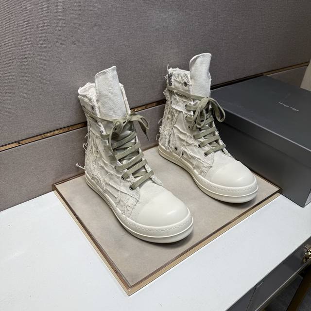 出厂价pp 欧文斯Ro～ 情侣装休闲高帮鞋 Z柜同步发售 码数:35-47# 2个颜色鞋面选用牛皮拼接帆布帆布内里，舒适透气，鞋底：原版舒适耐磨大底，实物拍摄实