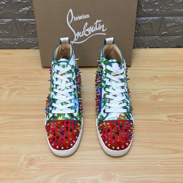 出厂价p 。定做款Christian Louboutin Cl红底鞋 专柜烫钻系列，高帮情侣休闲板鞋 独家热款发布活动乳胶垫脚成品大底车线 女35-40#男38