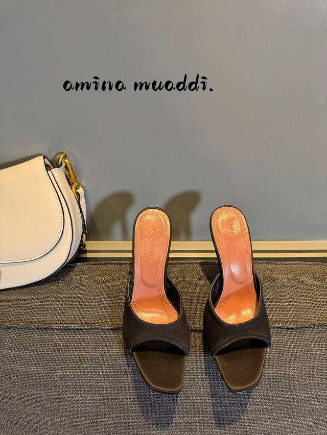 新品发售 ★面料 真丝 内里 羊皮 鞋底 牛皮大底 原版注塑 优雅风格 创造不一样的感觉 跟高10 Cm 专柜包装 简约气质款式！ Show Bdetails