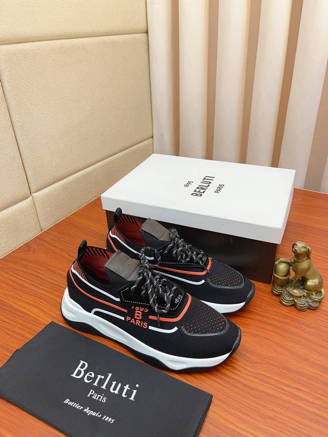 价： Berlut* 布鲁提 新款出货 Shadow针织与皮革运动鞋 这双袜子鞋用轻盈且极富韧性的双面针织面料，双色高密度飞织拼接制成 鞋舌处饰Logo徽标 鞋