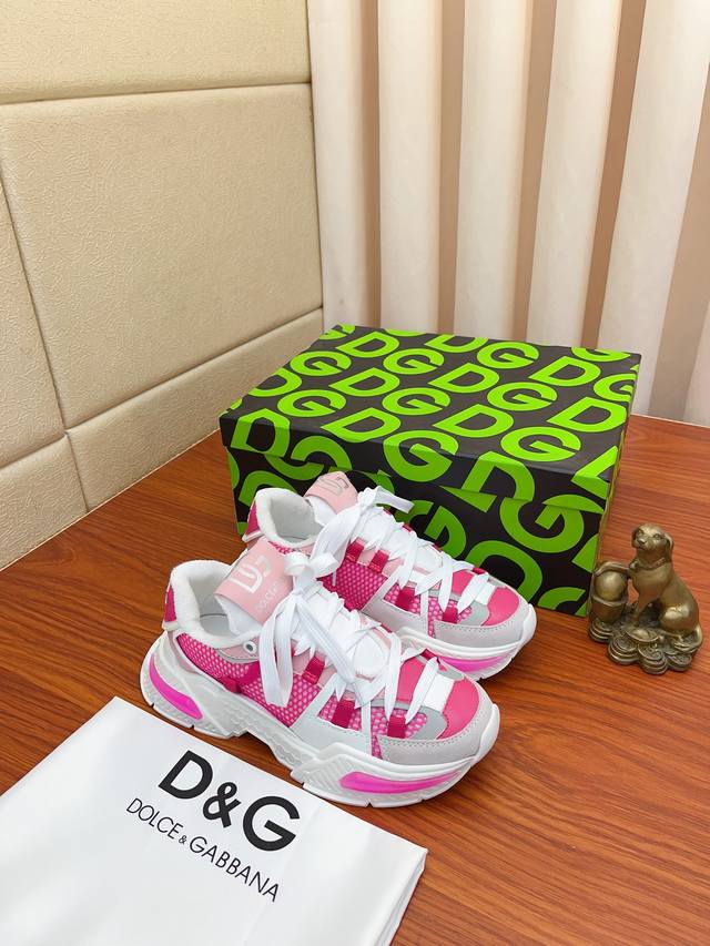 价： Dg～ 男士休闲鞋 同步发售 鞋面选用牛皮拼接布料网布内里，舒适透气，鞋底：原版舒适耐磨大底，实物拍摄实物更赞码数:35-46