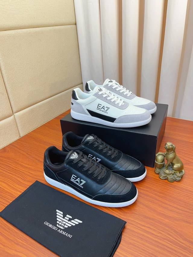 价： 阿玛尼 鞋面采用原厂特供品牌标加柔软进口原材料＋牛皮内里 踮脚，品牌专用鞋底：原厂特供滴胶防滑耐磨大底，码数:38-44