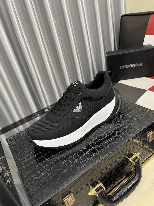 出厂价pp： Armani 阿玛尼最新新款休闲鞋 火爆热卖官网同款 原单爆款 .原工厂p牛皮材料1：1原板 羊毛内里，原厂发泡大底。身配件一比一开模 专柜品质