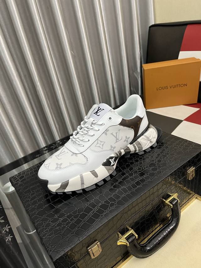 出厂价pp： Louis Vuitton Lv 路易威登 原单品质.～ 独特现代风运动鞋。休闲鞋潮男必备款 意大利进口原版品牌，进口原版皮，牛里 拒绝脱色磨脚