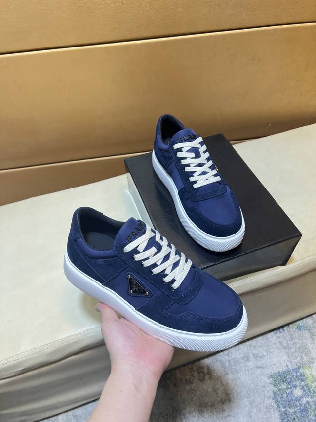 prada 经典原单版本 普拉达：顶级代购男士最新专柜同步发售，意大利进口优质原版：品牌丝绸小牛皮 鞋身高周波品牌Logo 品牌高丝光帆布布匹 鞋舌丝印品牌Lo