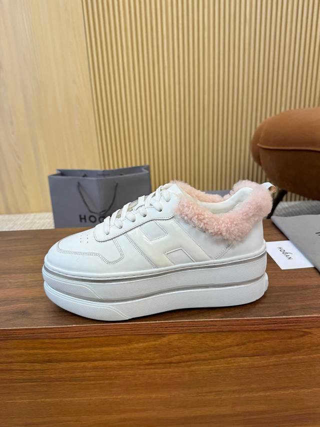 工厂p价 毛里 霍根Hogan新款，女士时尚圆头系带运动休闲鞋，双层厚底，让你穿上瞬间长高70Mm。丝绸小牛皮撞色搭配，线条流畅勾画新时代的美感。高弹鞋垫让你的